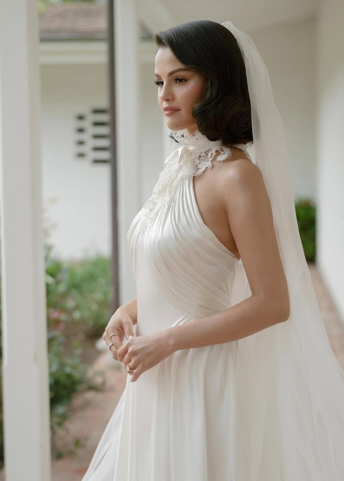 تفاصيل مكياج وتسريحة شعر  سيلينا غوميز في حفل زفافها .. بالصور