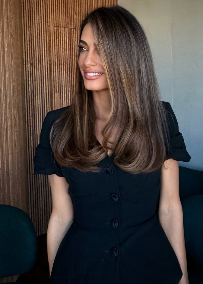 أسرار تسريحات شعر أمل كلوني: من الـBubble Blowout إلى تموجات هوليوود لخريف أنيق