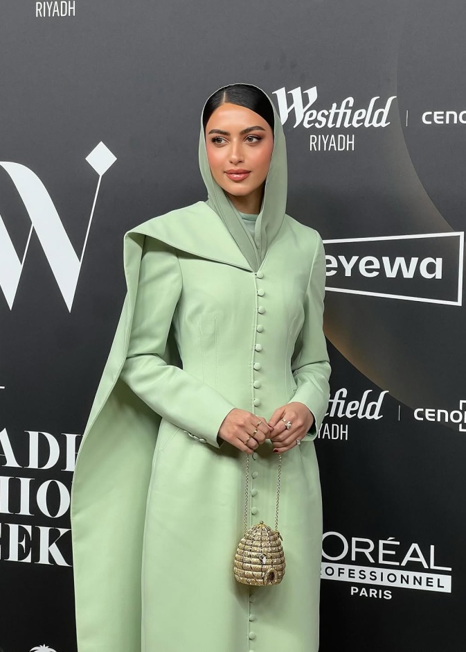 يارا النملة في إطلالة راقية من توقيع المصممة السعودية المبدعة منى الشبل