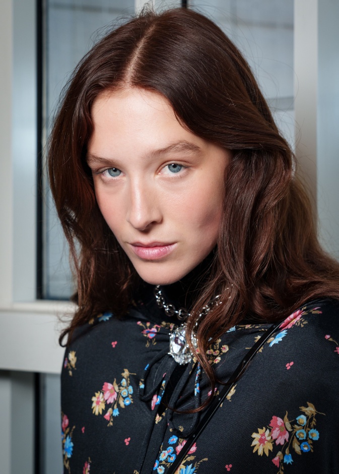 الريتينول أم الريتينال: أيهما الأنسب لبشرتك