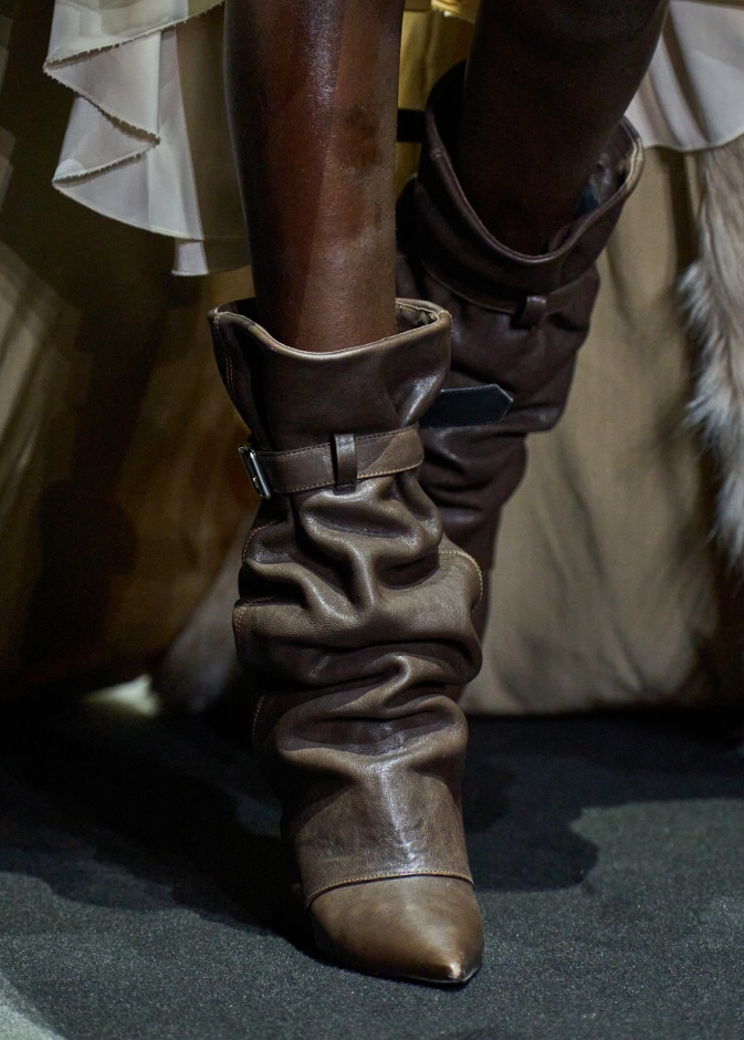 من مجموعة الأزياء الجاهزة Aniye Records لخريف وشتاء 2025