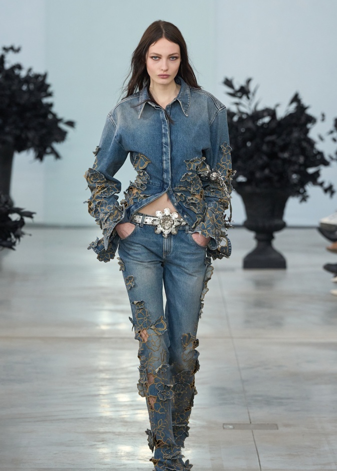 طقم جينز عصري من تصميمBlumarine 