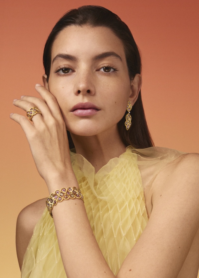 بوتشيلاتي تكشف عن فصل جديد من مجموعة إيتوليه عبر إصدارَي كولور وميني