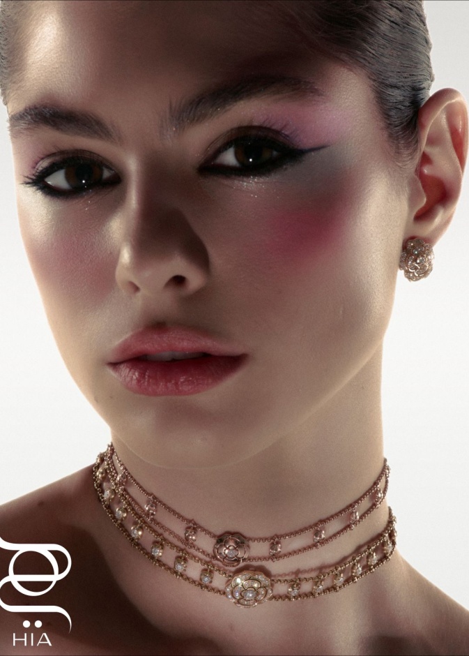 جلسة تصوير حصرية لـ "هي" مع "شانيل"