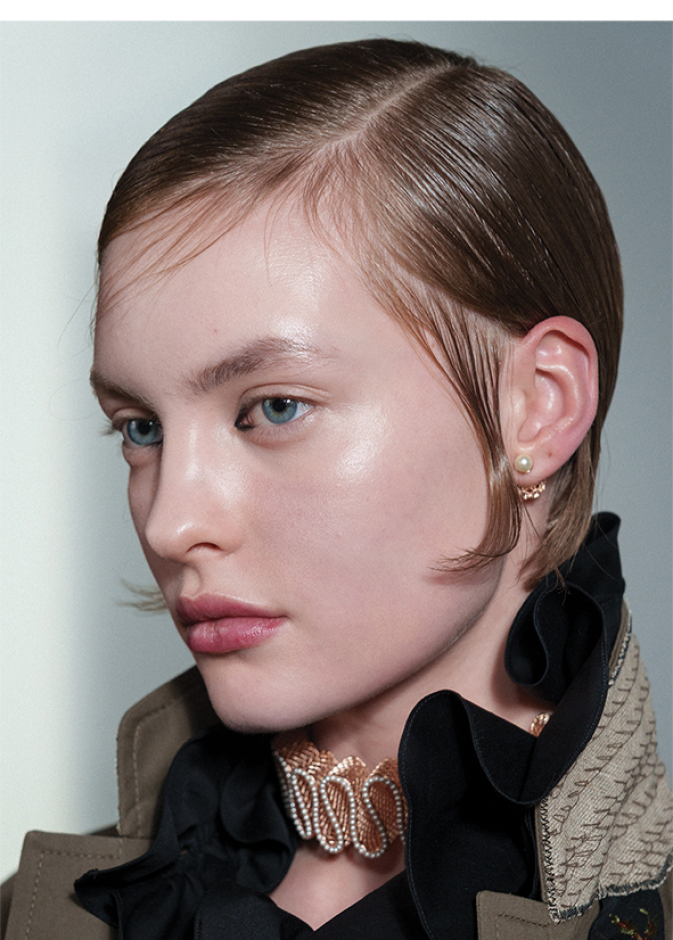 مستحضرات الإشراقة الكونية لتطبيق صيحات خريف وشتاء 2025