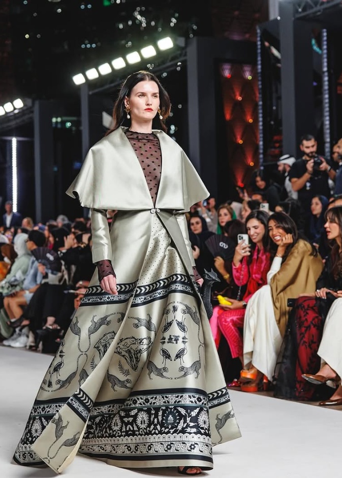 إطلالات مختارة من "هي" لتتألقي في أسبوع الموضة في الرياض 2025