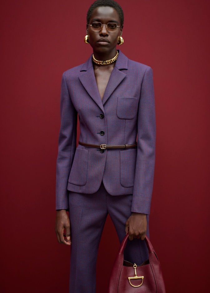 أناقتك في 2025 تبدأ مع البدلة الرسمية