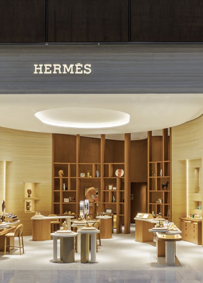 Hermès  تفتتح متجرها الجديد للعطور والجمال في دبي مول وهذه التفاصيل