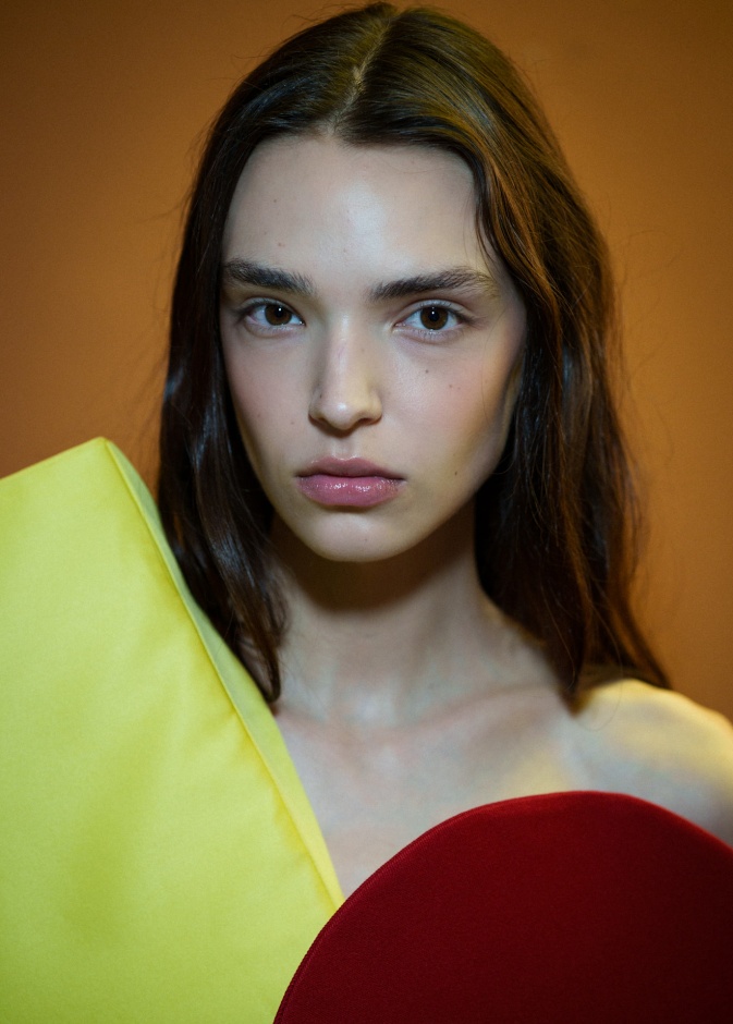 علاجات مكثفة تعيد إشراقة وشباب البشرة