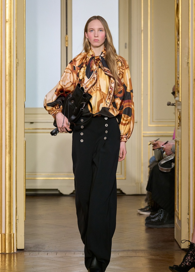 تعرّفي على أجمل صيحات التوبات المزخرفة والحيوية