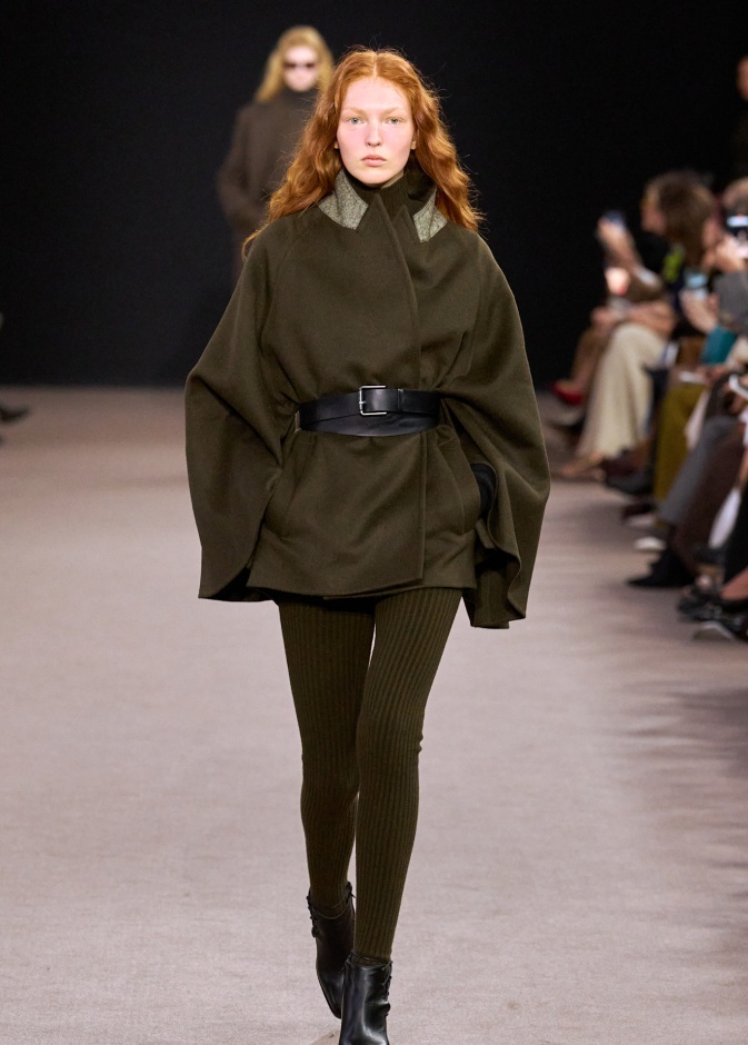 تنسيق الحزام العريض بأسلوب Max MAra