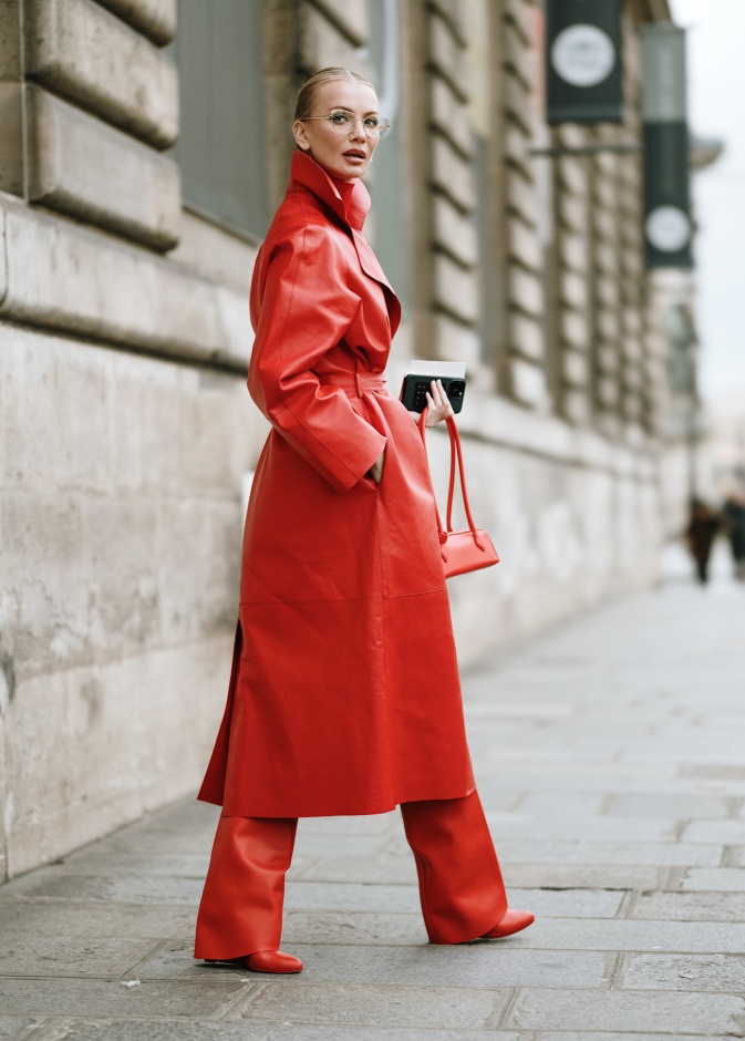 إطلالة بمعطف أنيق 