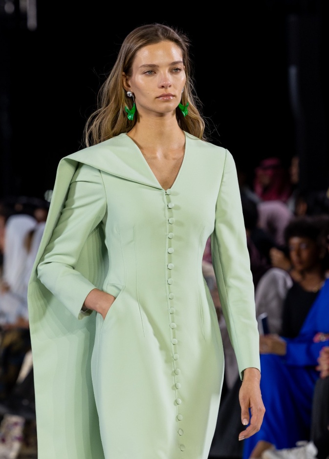 رحلة التحوّل: منى الشبل بين الدقّة والعاطفة في ربيع وصيف 2026