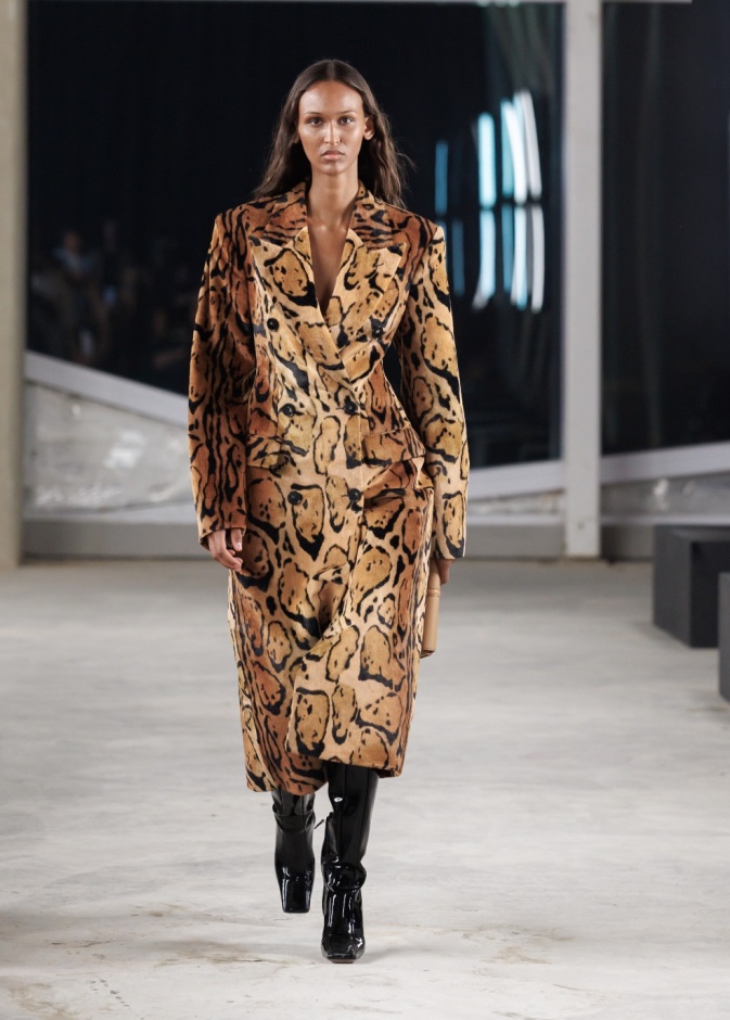 الترف الواعي: Stella McCartney تختتم أسبوع الأزياء في الرياض 2025