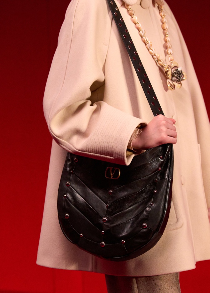 أبرز حقائب خريف وشتاء 2025-2026 من Valentino