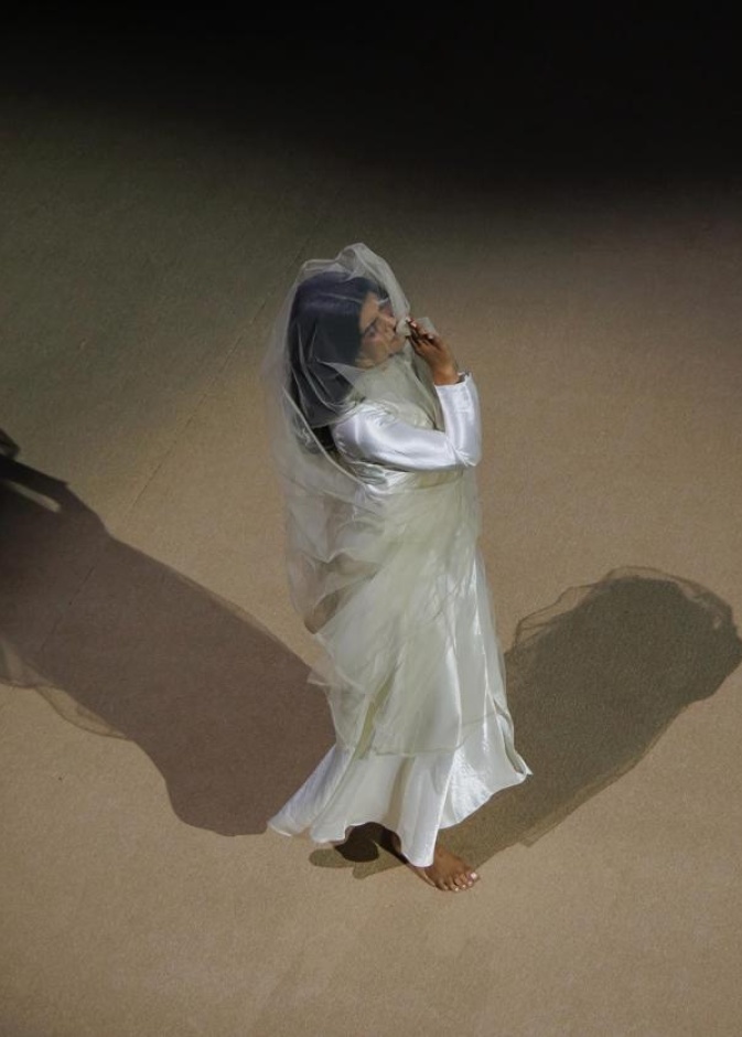 خاص لـ"هي": الفنانة الكويتية منيرة الشامي… بين صوت الحركة وصورة الهوية