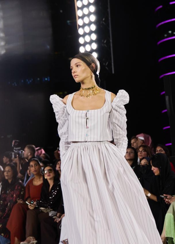 ريم الكنهل تمزج بين التراث والحداثة في أسبوع الأزياء في الرياض 2025