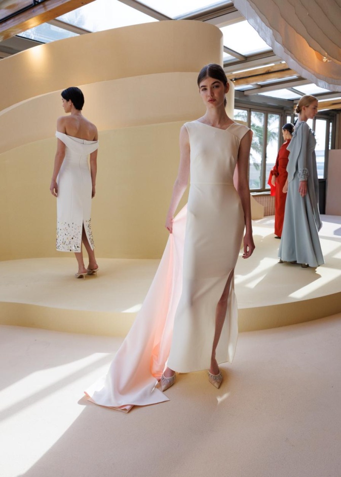 "البساطة العصرية" عنوان القصة التي روتها مجموعة فاطمة العبدالقادر في عرضها ضمن أسبوع الأزياء في الرياض ٢٠٢٥