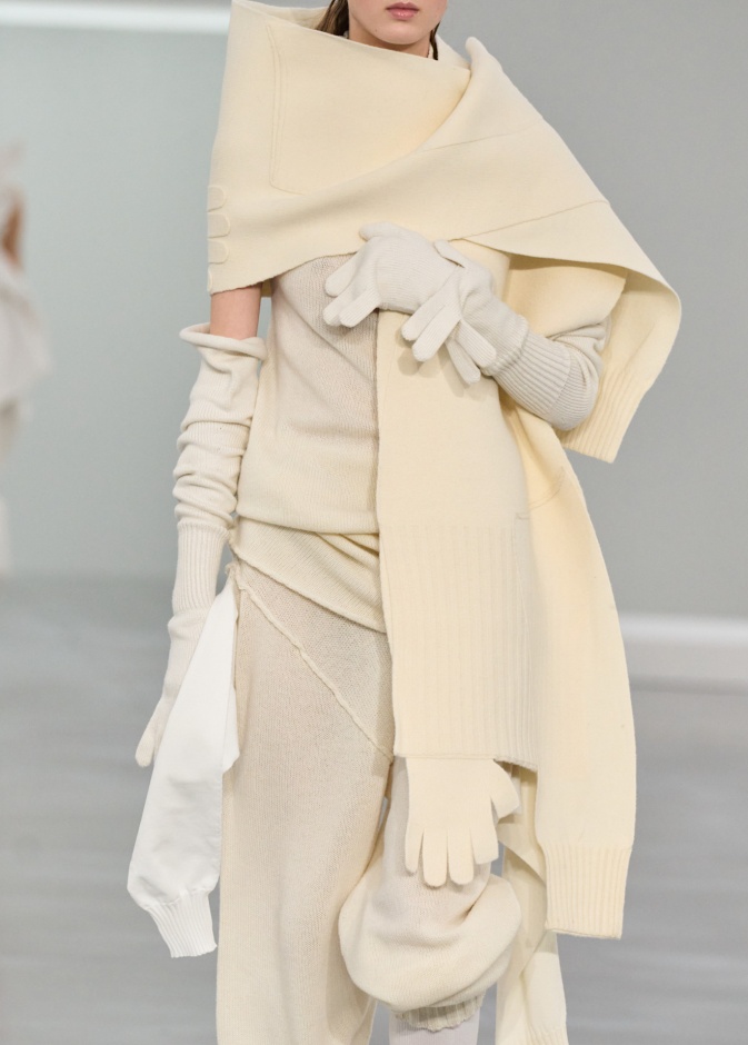 وشاح شتوي منissey Miyake 
