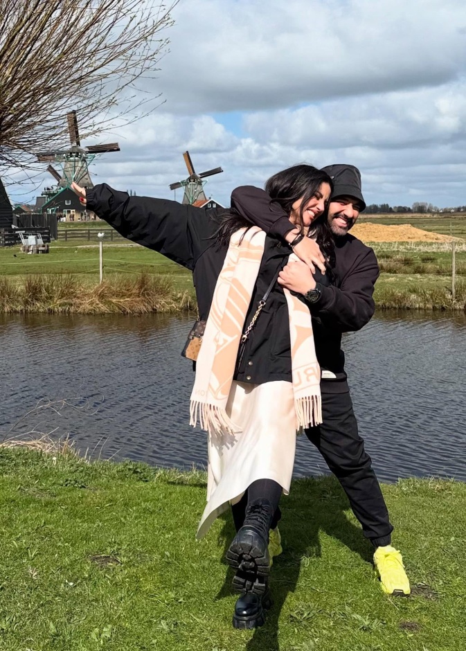 درة في أمستردام مع زوجها