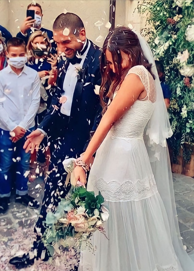 هبة طوجي بفستان الزفاف في باريس