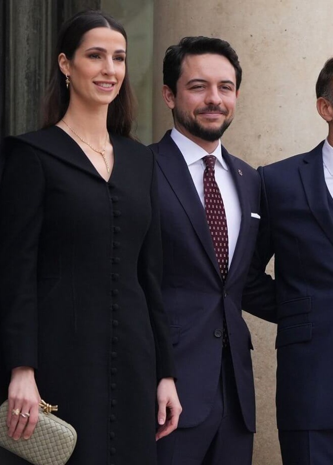 ظهور لافت للطفلة إيمان خلال زيارة الأمير الحسين والأميرة رجوة لباريس