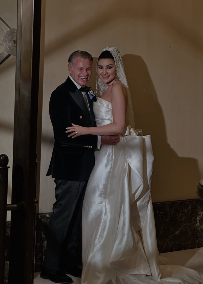 أروى جودة بصيحة الحرير الفاخرة بثوب سترابلس