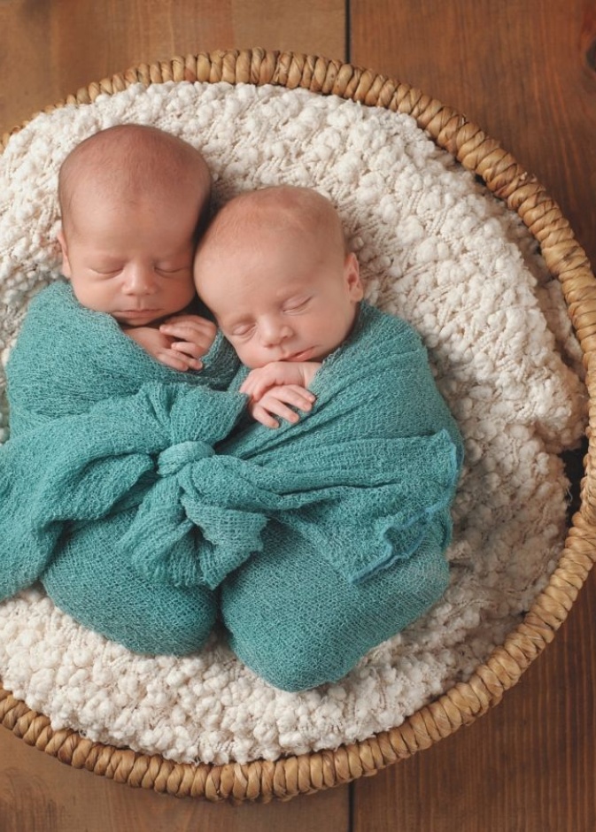 أسماء أولاد توأم على نفس الوزن أو الحرف