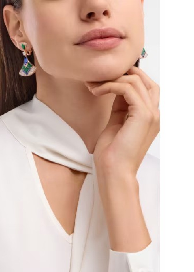 أقراط مرصعة بالأحجار من Bvlagari