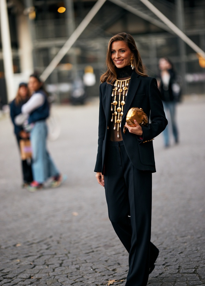 إطلالة أنيقة بتنسيق ملفت 