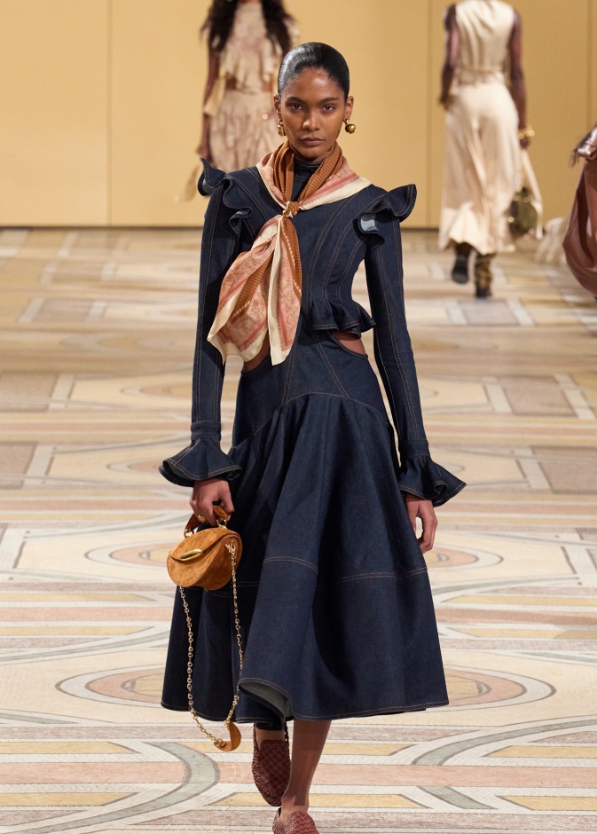 إطلالة أنيقة من Zimmermann