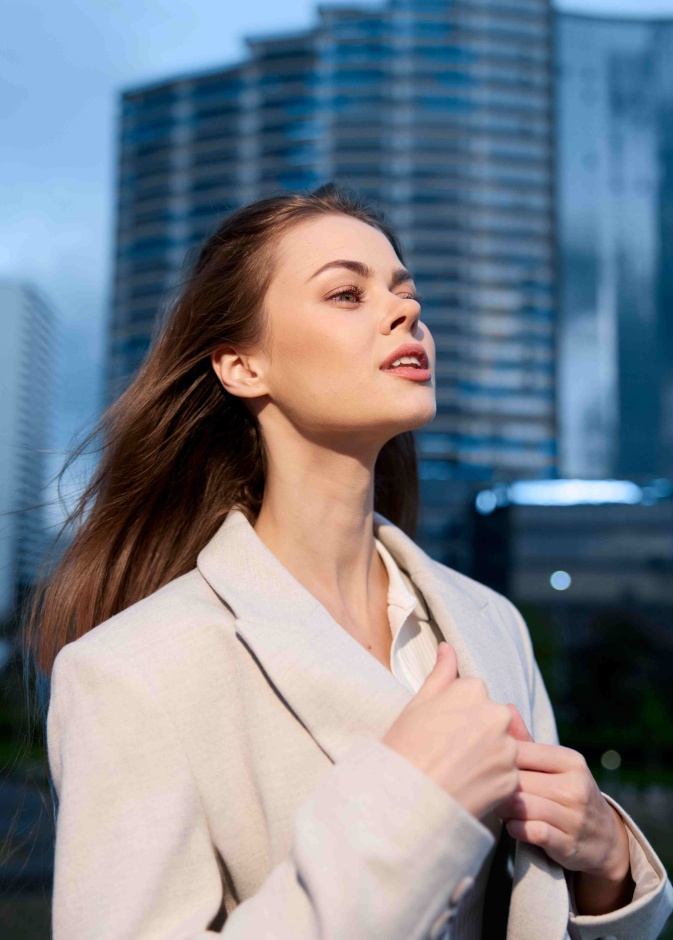 اعرفي حيل لغة الجسد التي تجعل حضورك أقوى بين الجميع