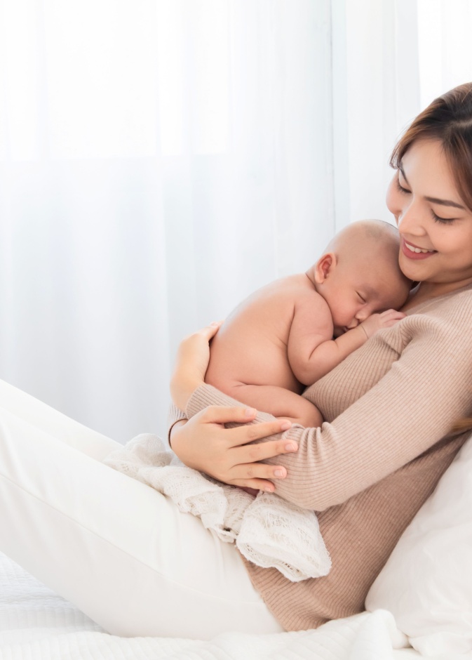 اعرفي كيف تدللين نفسك مع مسؤوليات الأمومة بعد الولادة