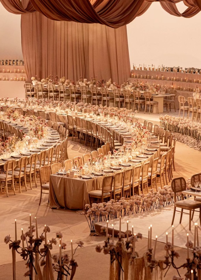 القاعة الفخمة من الأمور الأساسية في الأعراس المترفة