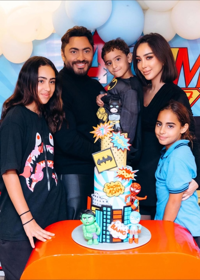 تامر حسني يتواجد مع ابنائه وبسمة بوسيل