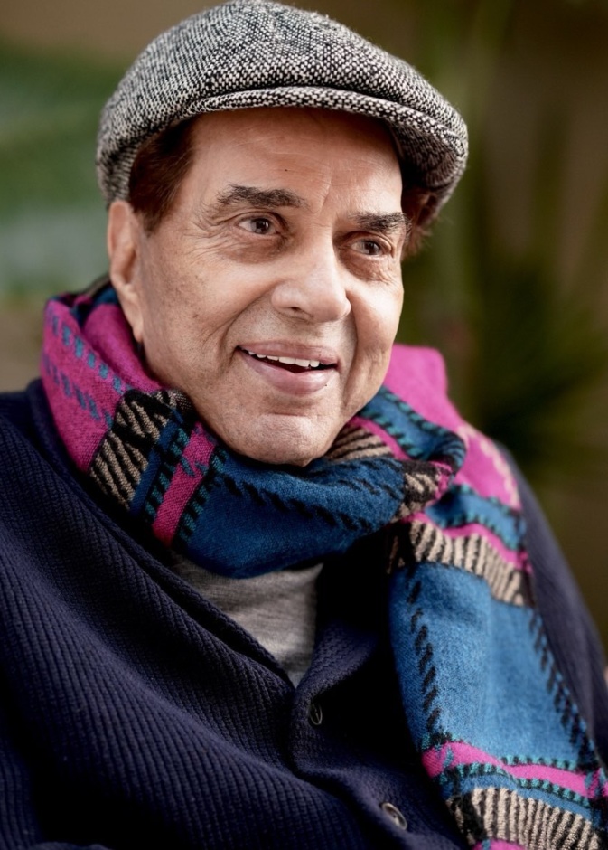 تفاصيل وفاة النجم الهندي دارمندرا ديول