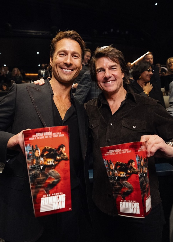 توم كروز يواصل دعمه لصديقه في عروض أفلامه