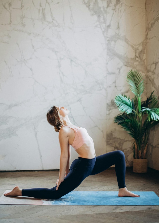  بينها تمرين وضعية الطفل.. تمارين منزلية بسيطة لتحسين القوام والتخفيف من آلام الظهر