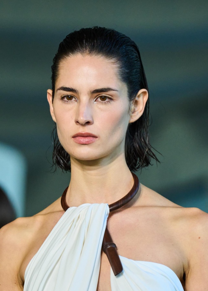 رحلة استكشافية مع هي للتعرف على مميزات وأضرار تحليل البشرة بالذكاء الاصطناعي