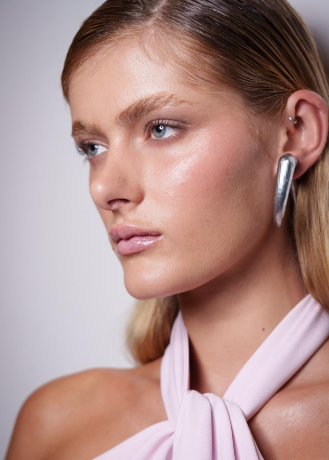  رحلة حسية لا تفوتكِ تحويل التدليك الذاتي إلى طقس متكامل