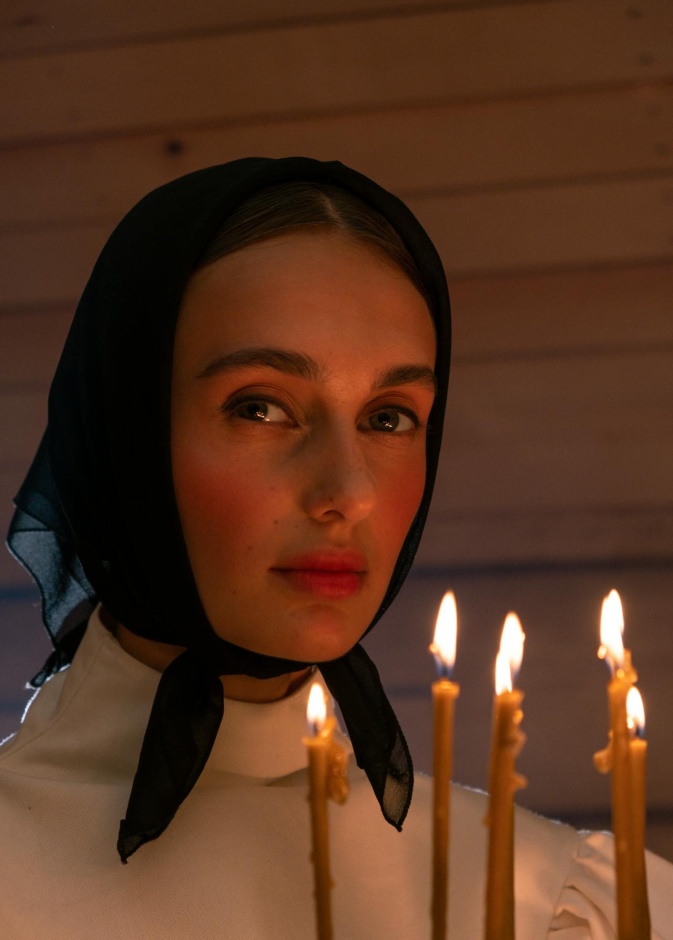 طقوس مسائية تُجسد العلاقة بين التأمل والامتنان لاكتشاف ذاتكِ وتطوير شخصيتكِ