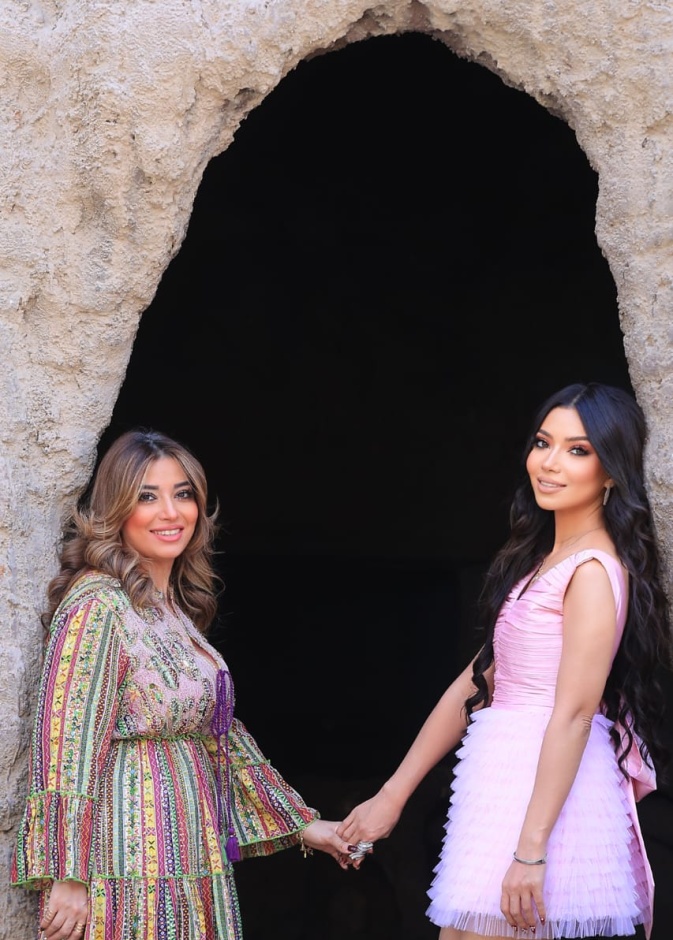 غادة رجب وشقيقتها نيفين رجب1