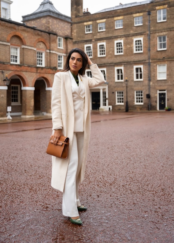 لبنى عبدالعزيز في لندن