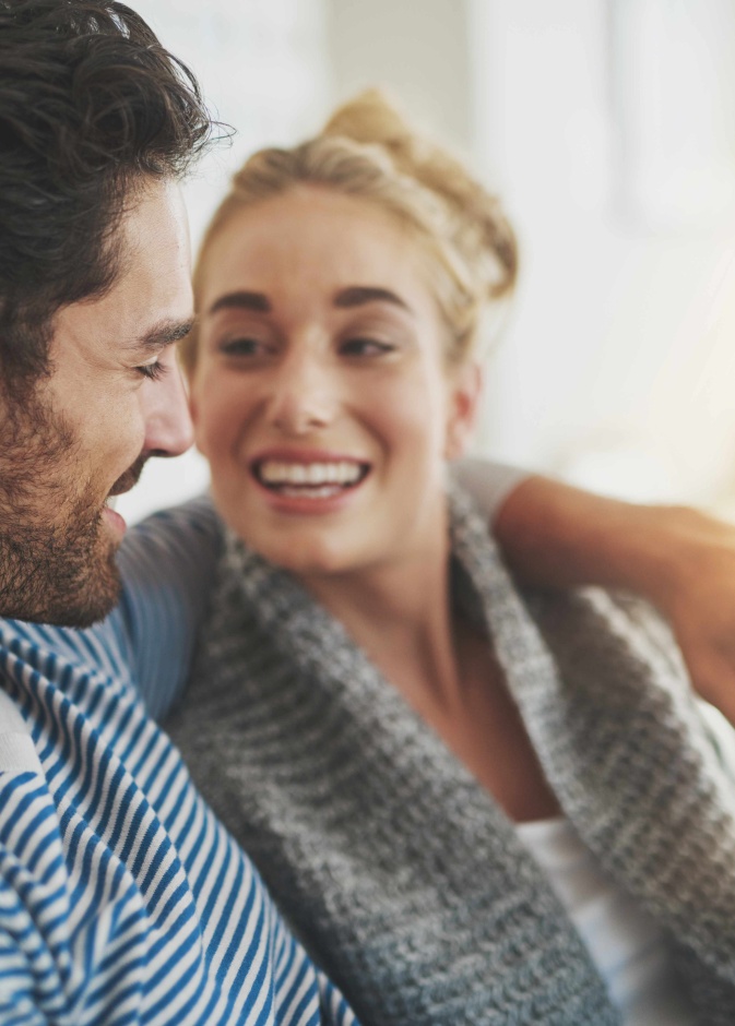 لغة الحواس إشارات غير منطوقة تعبر عن الحب بين الزوجين 