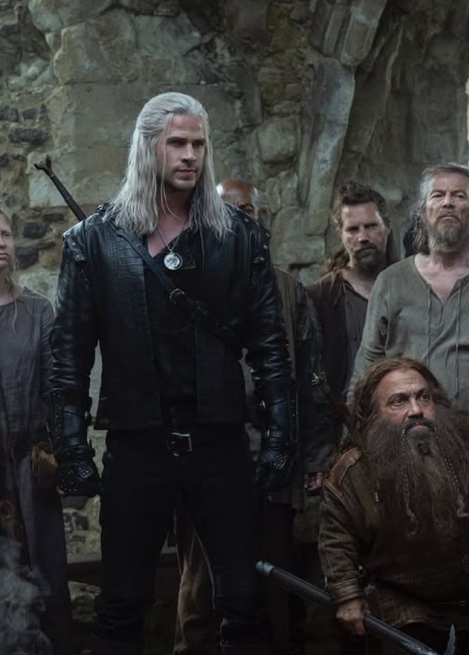 ليام هيمسورث يواجه مقارنة صعبة مع هنري كافيل 