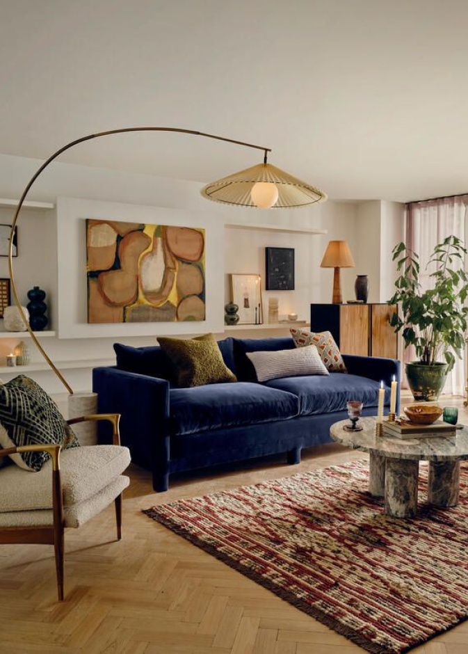 مرج الفن مع الأثاث العتيق