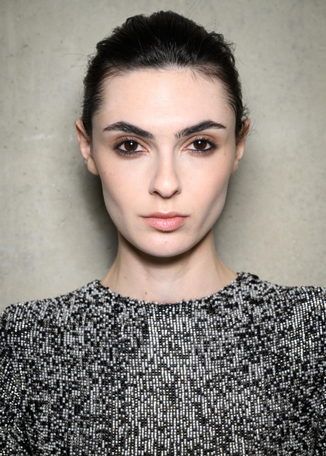 الزيوت الطبيعية لتطويل الرموش بين فعالية الخروع ولمعان جوز الهند