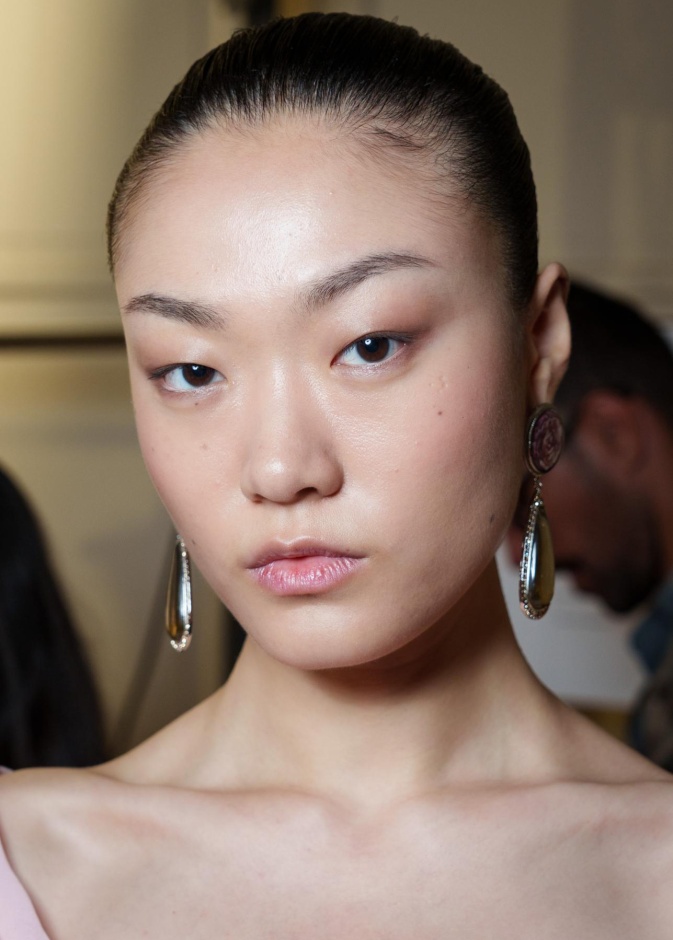  الوصفة الكورية لبشرة ناعمة ولامعة كالزجاج