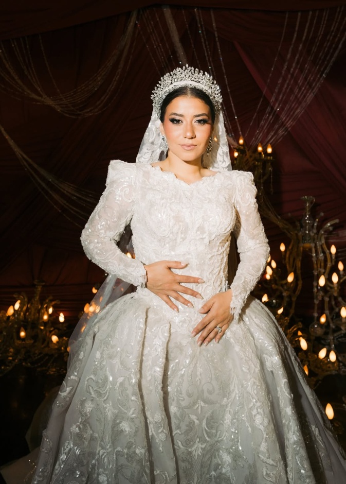 خبيرة التجميل دينا هشام بفستان زفاف أنيق وفخم cover