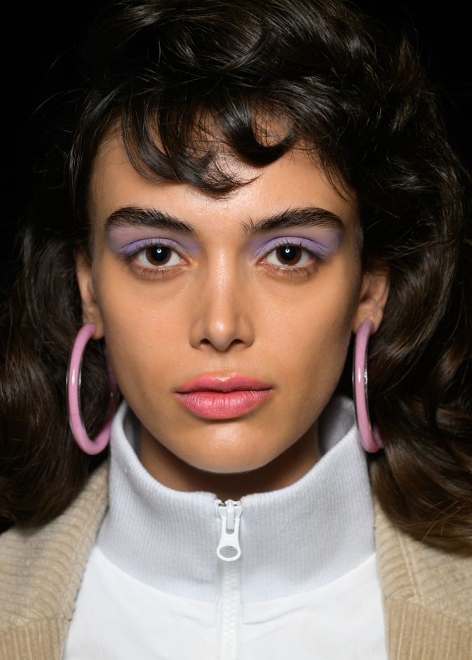 رسمات الظلال البنفسجية بخطوط سموكي من دار Fiorucci